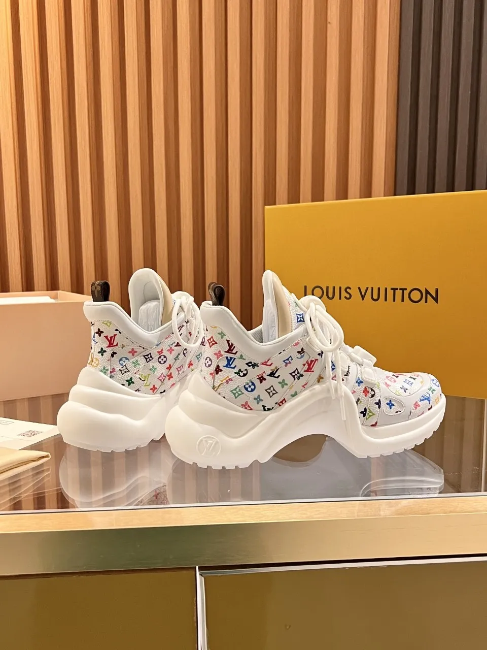 👟👟Ex-factory price 720👟👟 This three-color LV is different. 2025 new Murakami Takashi co-branded black three-color LV fancy button model Archlight donkey brand hardware casual sports dad shoes with an increased heel height of about 5.5cm, 35-41 white letter buckle